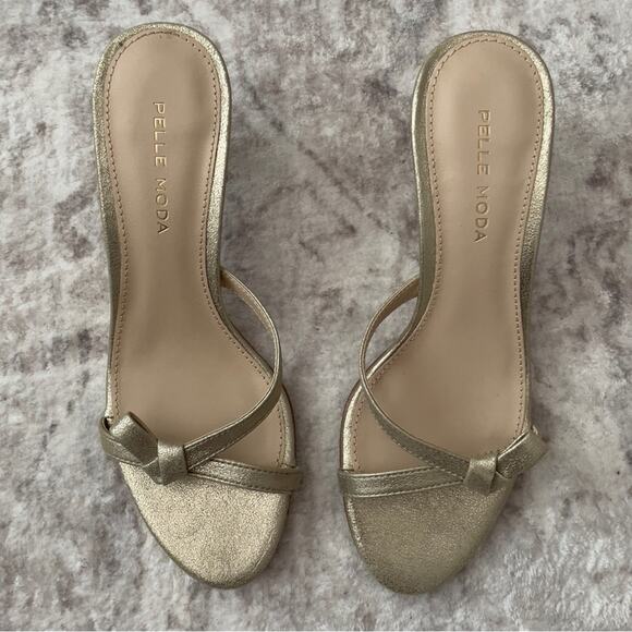 Pelle Moda Jadine Low Heeled Sandals Gold Metallic Size 5.5 New - Picture 5 of 11